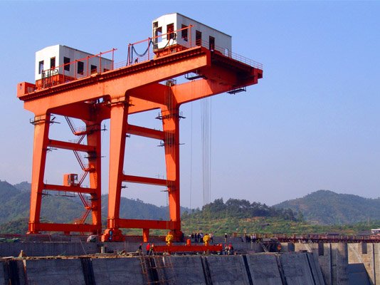 2500kn-dam-top-crane.jpg