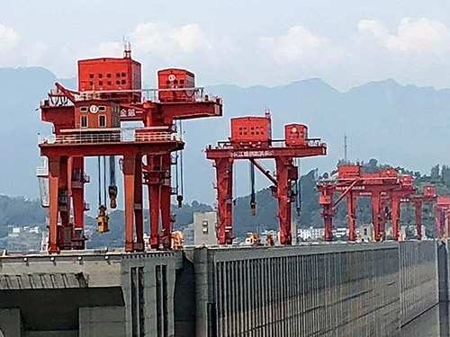 gantry-crane-dam-top.jpg