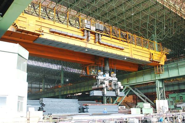 Charging crane 1